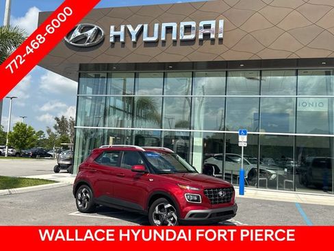 Used 2023 Hyundai Venue Limited w/ Cargo Package FWD image 1