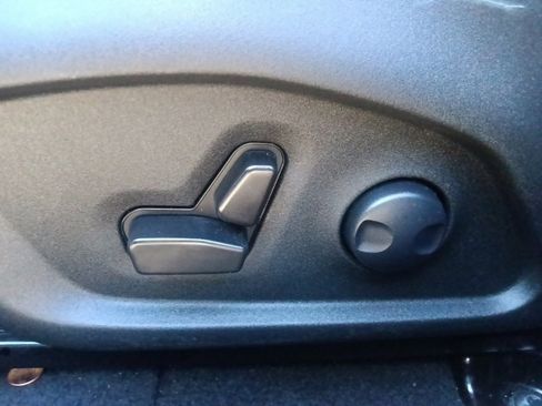 Used 2024 Jeep Compass Limited image 16