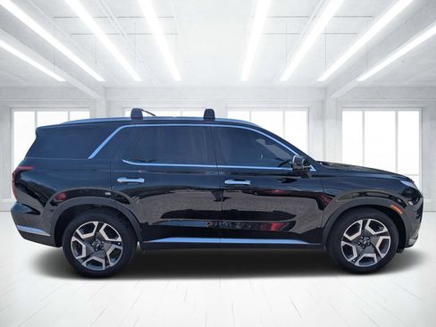 Used 2023 Hyundai Palisade SEL w/ Premium Package FWD image 2