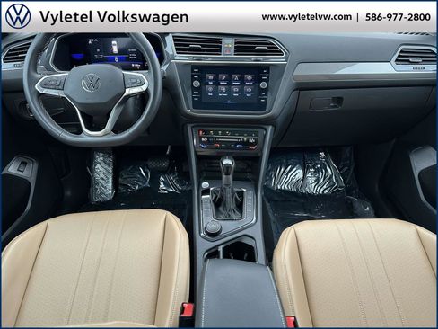 Certified 2022 Volkswagen Tiguan SE image 14