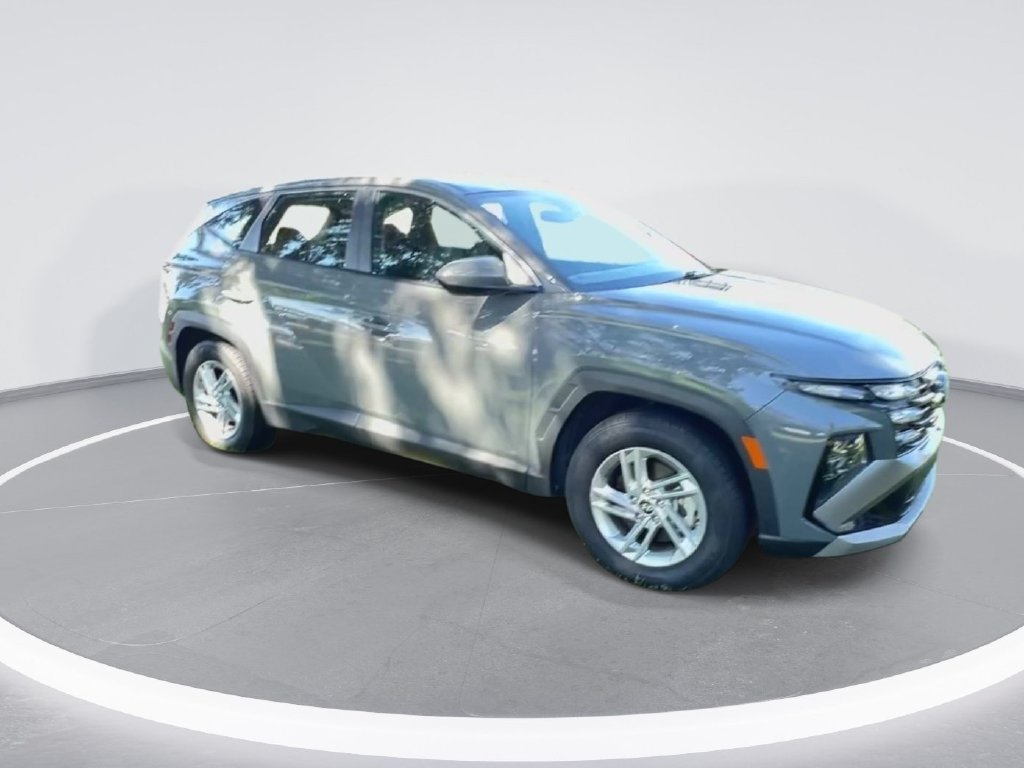 Used 2025 Hyundai Tucson SE FWD image 2