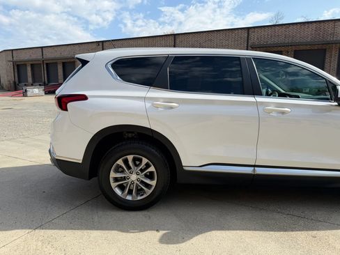 Used 2020 Hyundai Santa Fe SE image 9