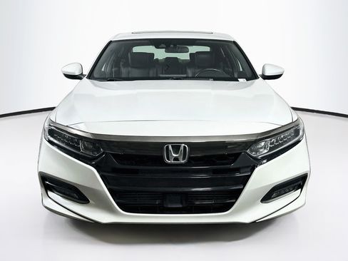 Used 2018 Honda Accord Sport image 2