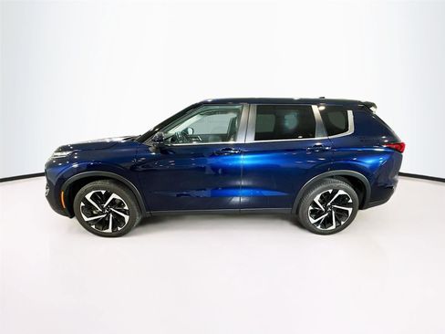 Used 2024 Mitsubishi Outlander SE FWD image 2
