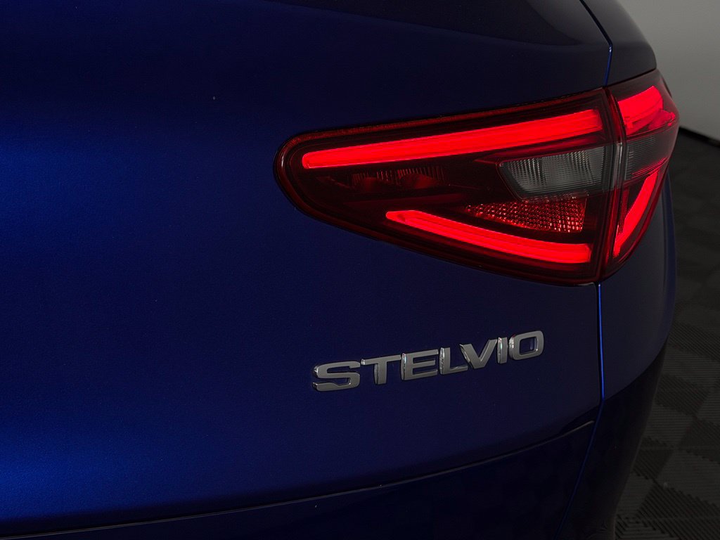 Used 2022 Alfa Romeo Stelvio Ti AWD/4WD image 12