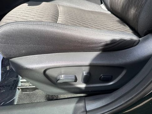 Used 2019 Nissan Rogue SV FWD image 12