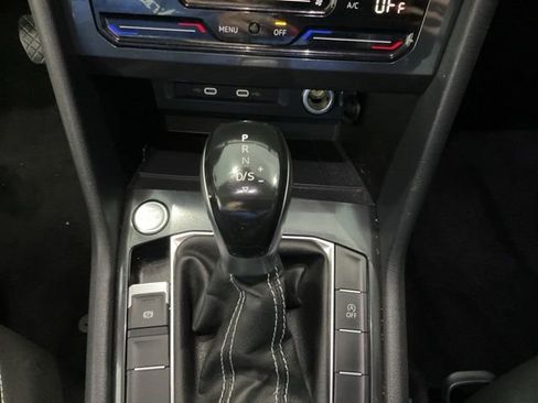 Used 2023 Volkswagen Tiguan SE FWD image 12