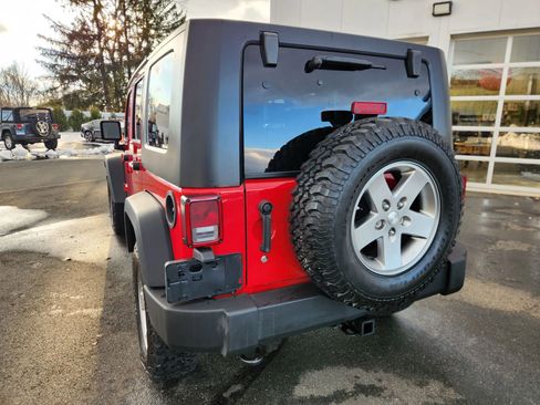 Used 2010 Jeep Wrangler Unlimited Rubicon w/ Trailer Tow Group image 11