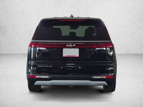 Used 2022 Kia Carnival EX FWD image 7