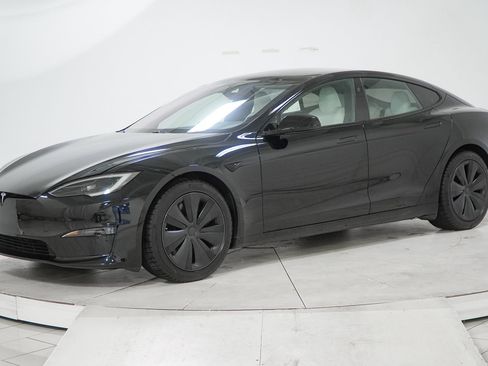 Used 2023 Tesla Model S Plaid image 3