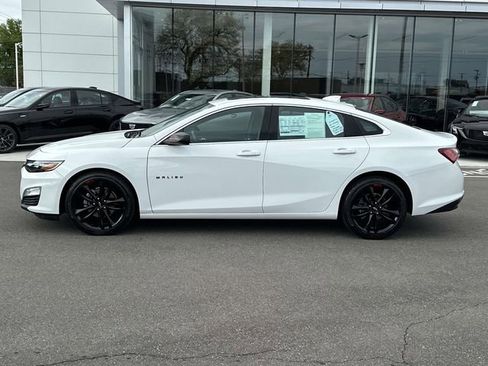Used 2022 Chevrolet Malibu LT w/ Redline Edition FWD image 10