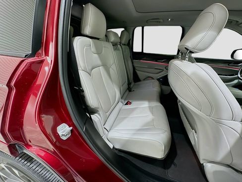 Used 2022 Jeep Grand Cherokee Overland RWD image 27