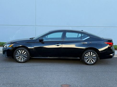 Used 2025 Nissan Altima 2.5 SV FWD image 3