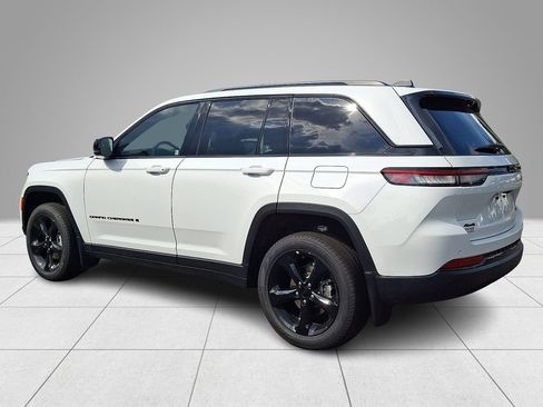 New 2025 Jeep Grand Cherokee Limited w/ Black Appearance Package image 5