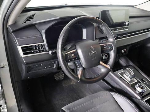 Used 2024 Mitsubishi Outlander SE image 30