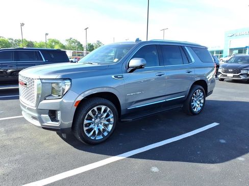 Used 2021 GMC Yukon Denali w/ LPO, Illumination Package AWD/4WD image 3