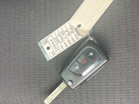 Used 2018 Toyota C-HR XLE image 31