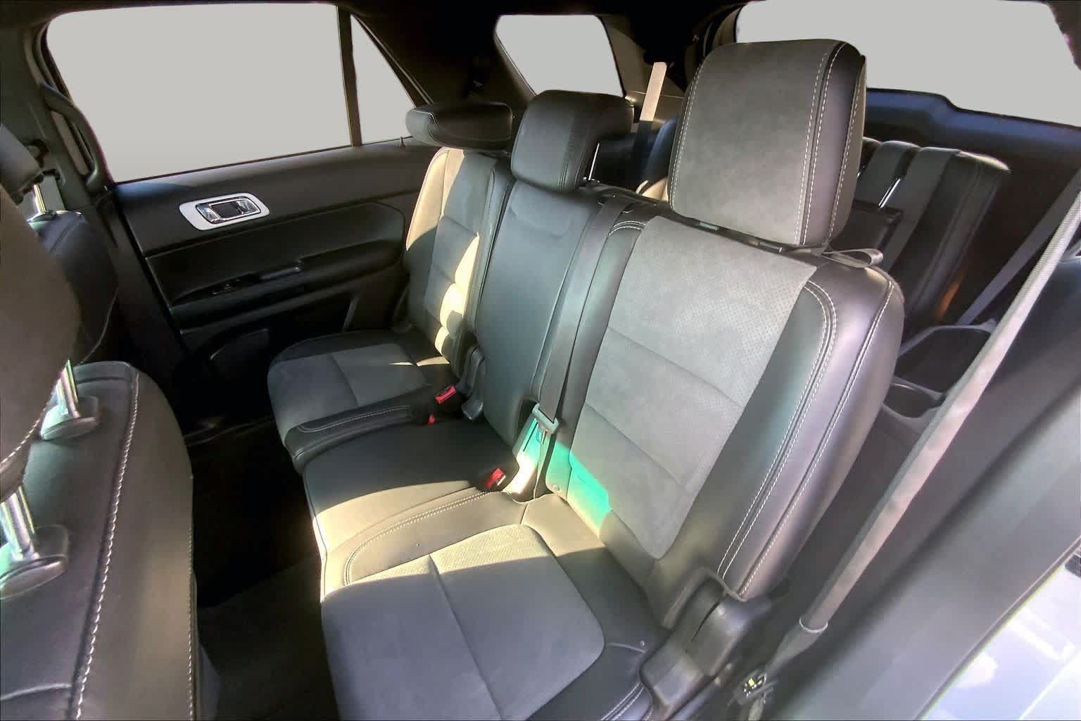 Used 2015 Ford Explorer XLT w/ Equipment Group 202A FWD image 21