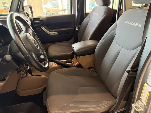 Used 2017 Jeep Wrangler Unlimited Sahara image 19