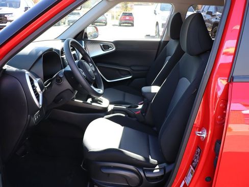 Used 2025 Kia Soul LX w/ Option Group 015 image 9
