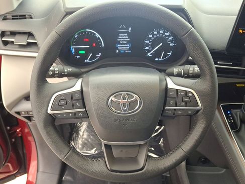 Certified 2024 Toyota Sienna XLE image 16