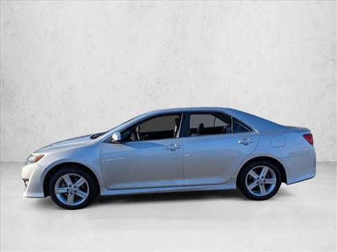 Used 2014 Toyota Camry SE image 9