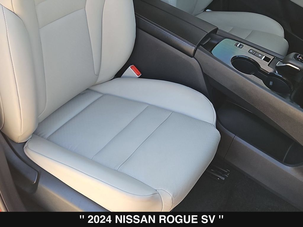 Used 2024 Nissan Rogue SV w/ SV Premium Package FWD image 33