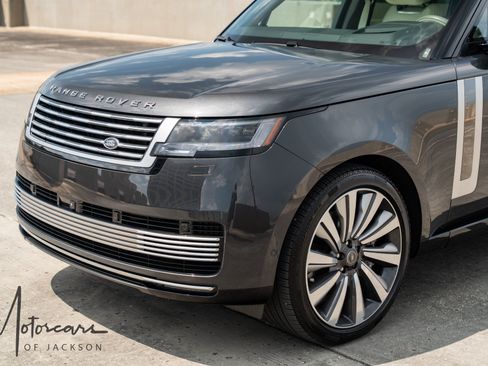 Used 2025 Land Rover Range Rover SV AWD/4WD image 30