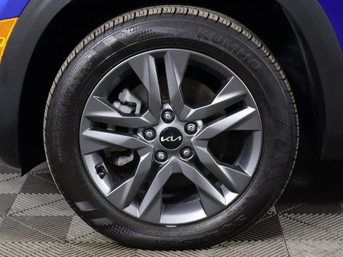 Used 2022 Kia Seltos LX image 19