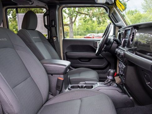 Used 2020 Jeep Gladiator Overland image 12
