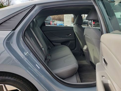 Used 2023 Hyundai Elantra SEL w/ Convenience Package FWD image 16