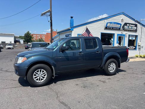 Used 2014 Nissan Frontier SV w/ SV Value Truck Package AWD/4WD image 2