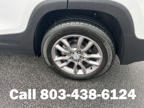 Used 2024 GMC Terrain SLT FWD image 29