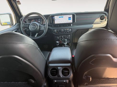 Used 2024 Jeep Wrangler Unlimited Rubicon AWD/4WD image 10