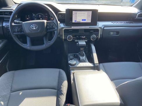 Used 2025 Toyota Tacoma SR5 AWD/4WD image 10