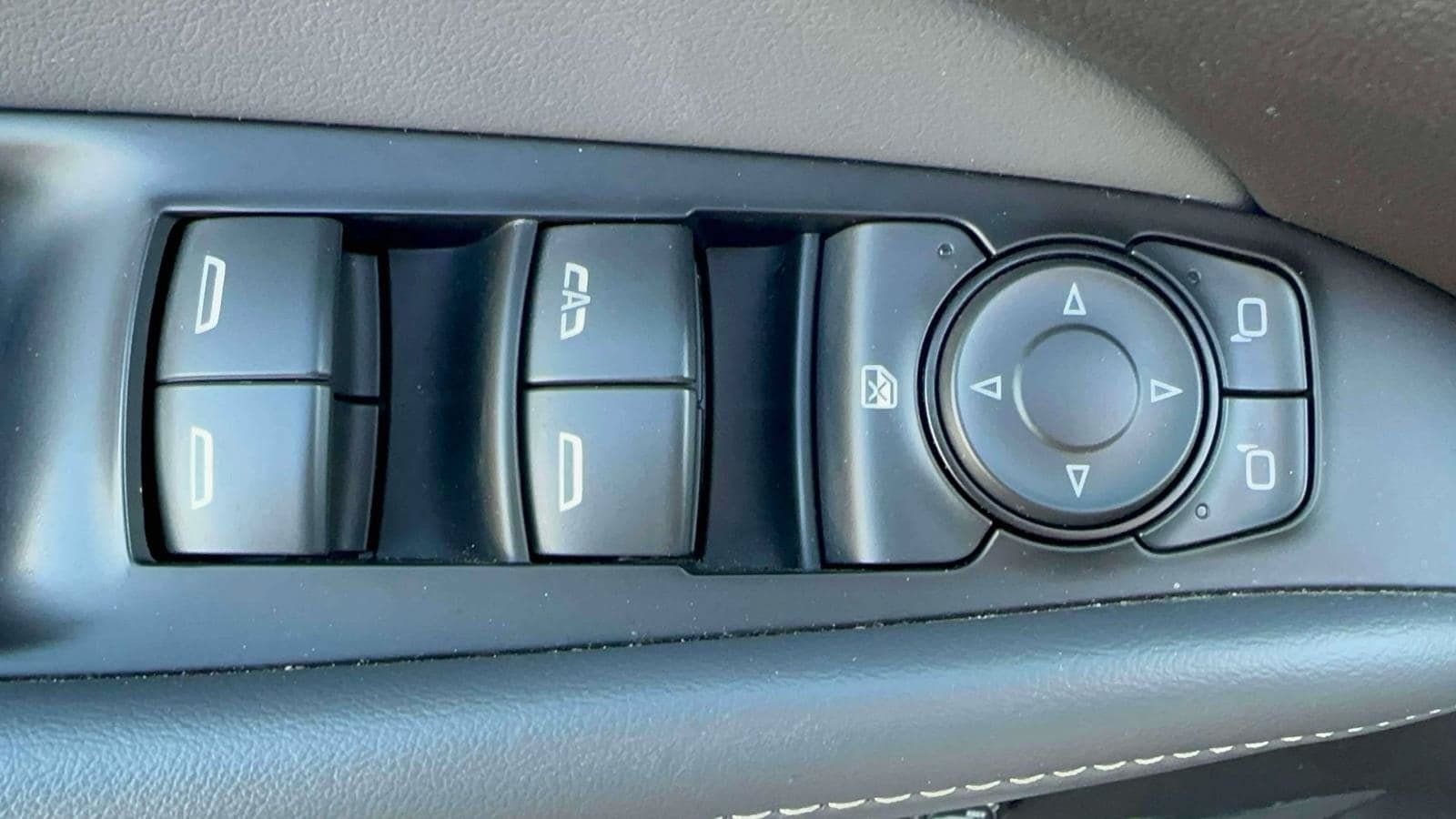 Used 2024 Buick Enclave Essence w/ Experience Buick Package AWD/4WD image 12