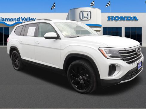 Used 2026 Volkswagen Atlas SE AWD/4WD image 1