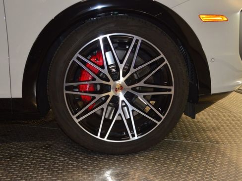 Certified 2026 Porsche Cayenne GTS AWD/4WD image 16
