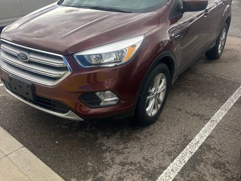 Used 2018 Ford Escape SE image 1