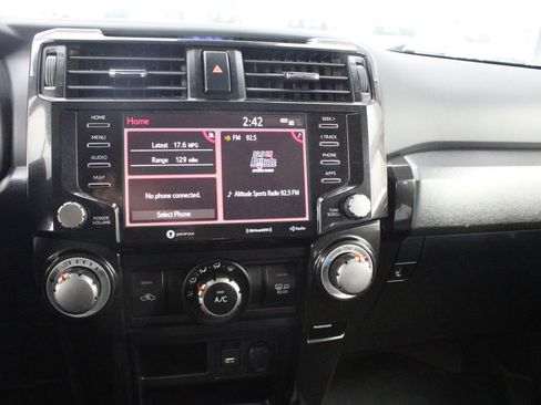 Used 2020 Toyota 4Runner TRD Off-Road AWD/4WD image 40