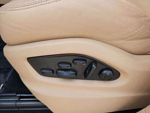 Used 2023 Porsche Cayenne image 28