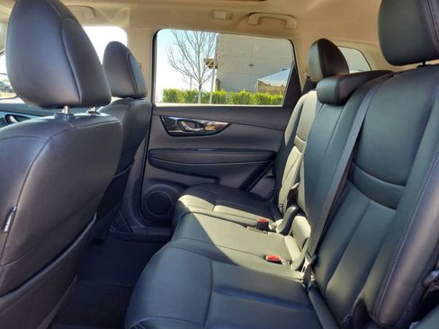 Used 2018 Nissan Rogue SL w/ Premium Package image 15