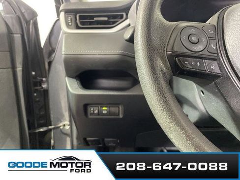 Used 2022 Toyota RAV4 LE AWD/4WD image 11