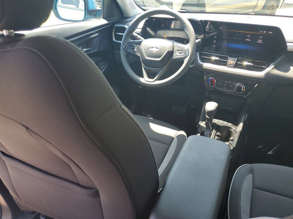 Used 2026 Chevrolet TrailBlazer LT FWD image 12