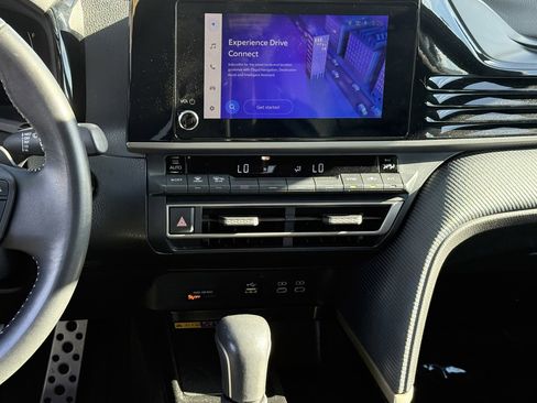 Used 2025 Toyota Camry SE image 22