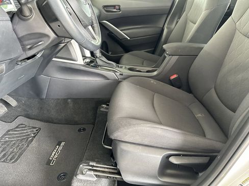 Used 2022 Toyota Corolla Cross LE image 13