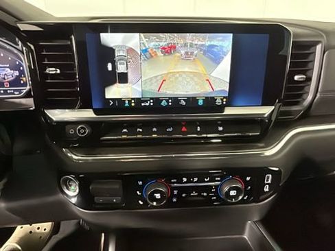 Used 2023 Chevrolet Silverado 1500 LTZ AWD/4WD image 25
