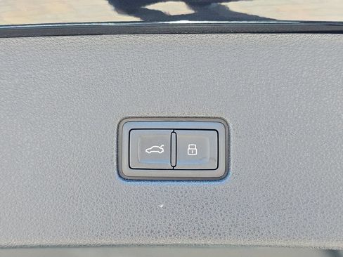 Certified 2025 Audi Q8 Premium AWD/4WD image 16