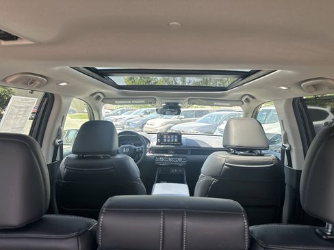 Certified 2025 Honda Pilot Elite image 13