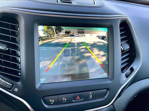 Used 2023 Jeep Cherokee Altitude Lux AWD/4WD image 20